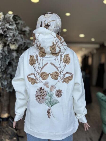 Vuu Sırtı Nakışlı Kapüşonlu Sweatshırt 24FW11V115