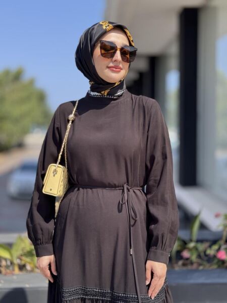 Almarwah Yakası ve Etek Ucu Güpür Detaylı Tencel Elbise 303877