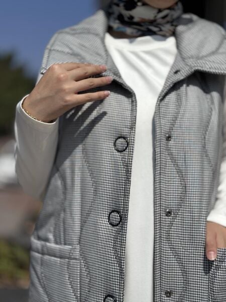 Almarwah Kazayağı Desenli Çıtçıtlı Kapitone Yelek 404986