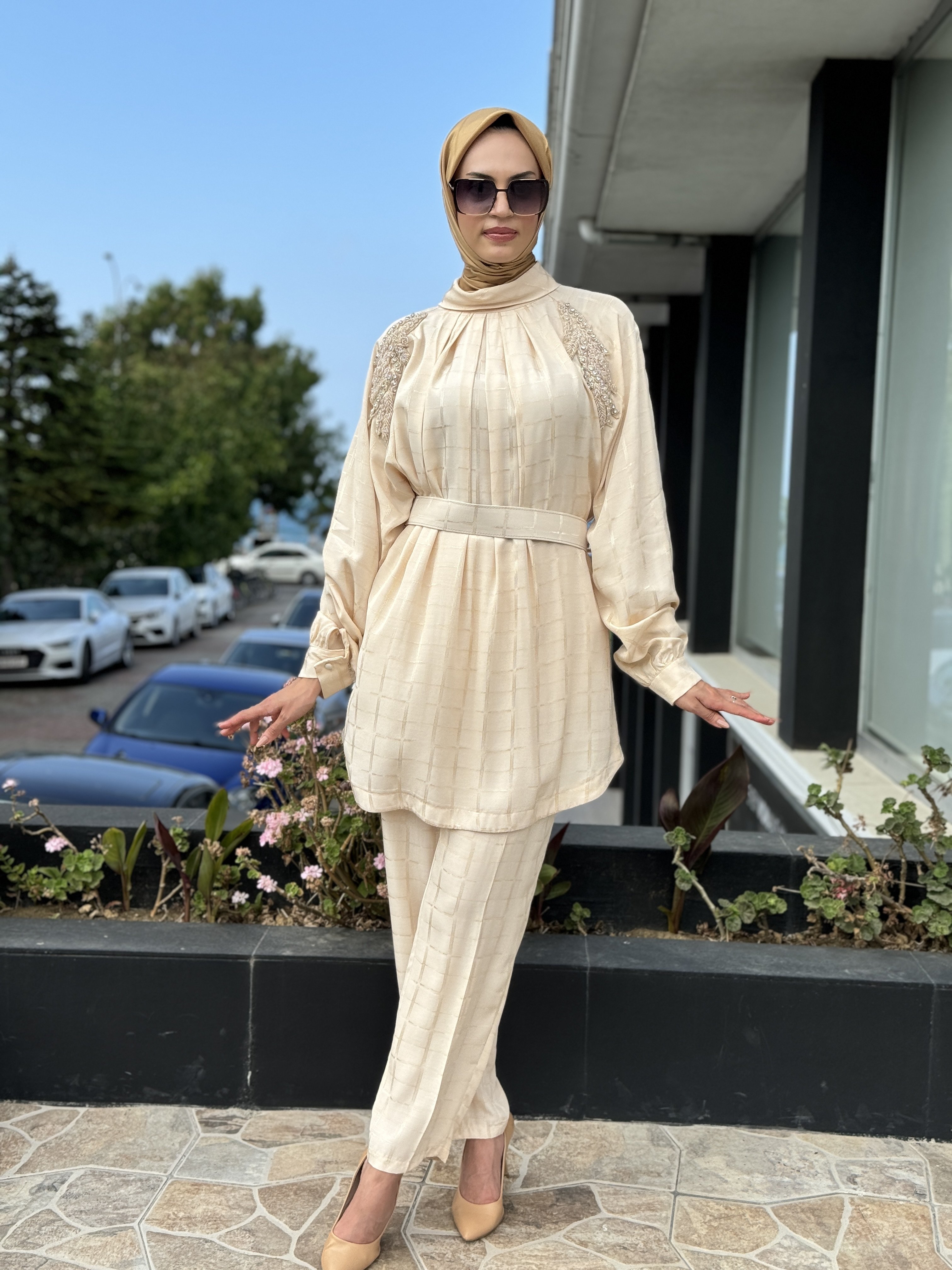 Qupra Omuzları İşlemeli Kemerli Tunik Pantolon Takım QAY62119