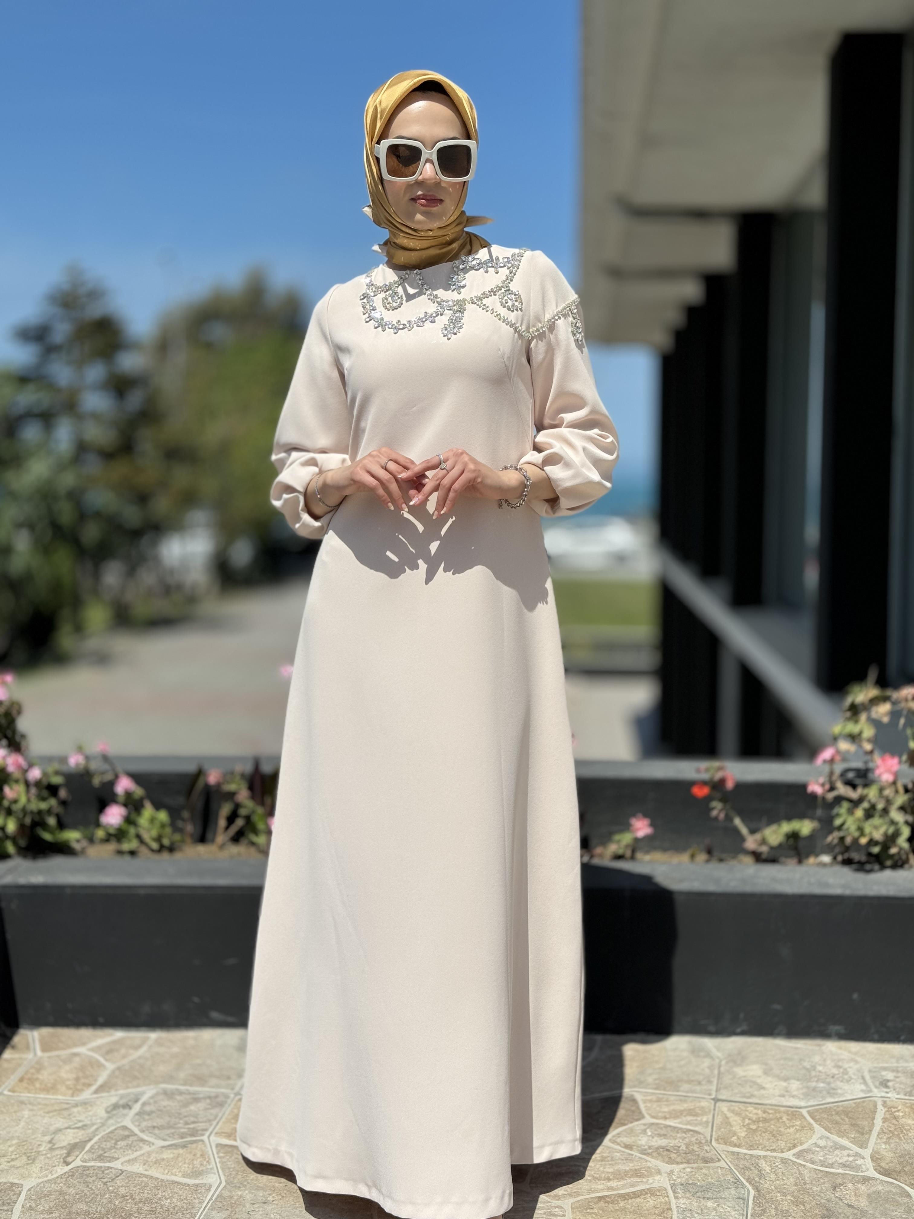 Jamila Sarah Kayık Yaka Tek Taraflı İşlemeli Abiye Elbise 3008