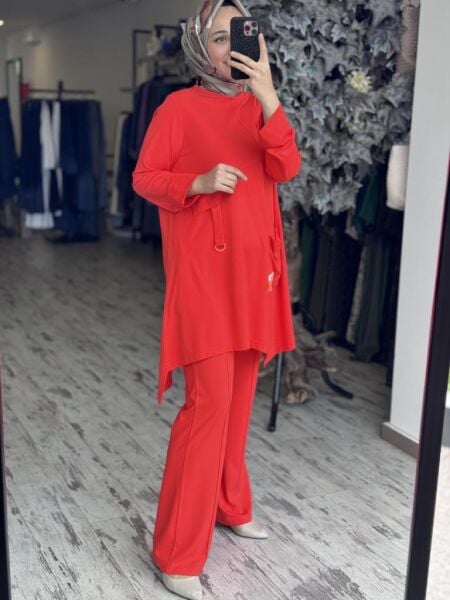 Tığ Triko Asimetrik Kesimli Aksesuar Detaylı Takım TKM3033