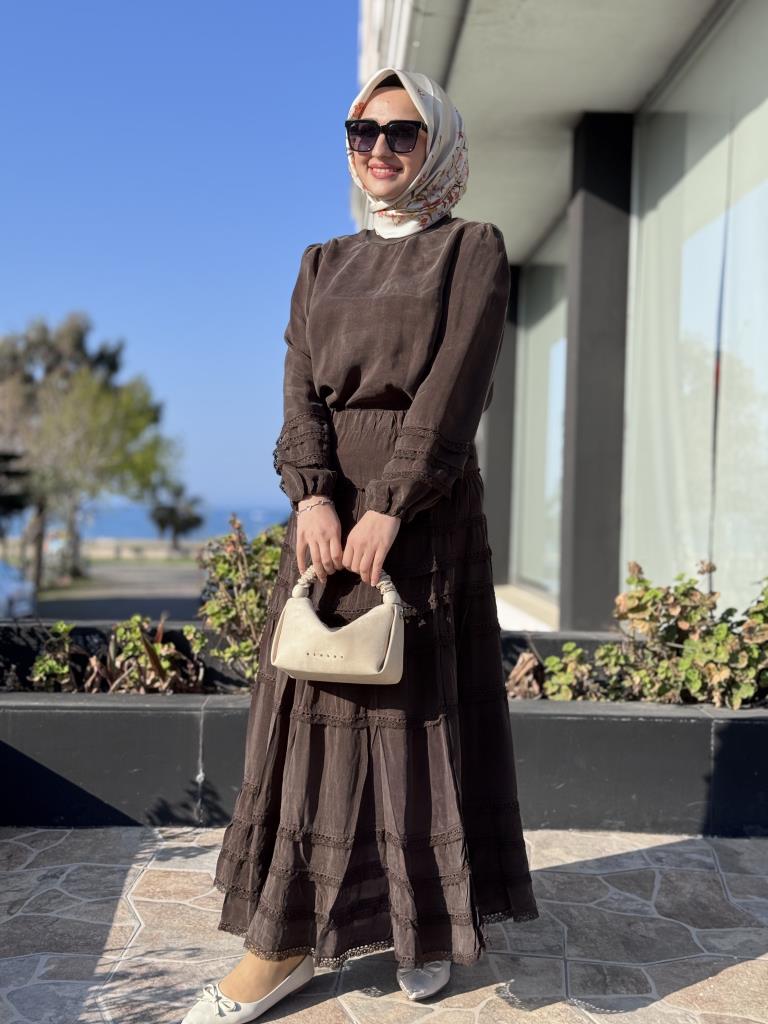 Misswhence Bluz Kolları ve Eteği Katkat Güpür Detaylı Bluz Etek Takım 37005