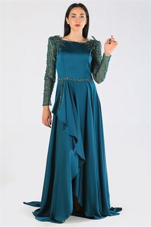 Kenzel Omuz ve Kol İşlemeli Zümrüt Saten Tesettür Abiye Elbise (KENZEL-1053)