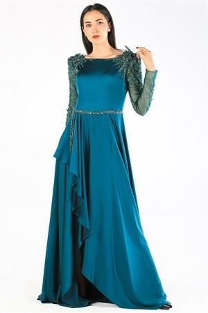 Kenzel Omuz ve Kol İşlemeli Zümrüt Saten Tesettür Abiye Elbise (KENZEL-1053)