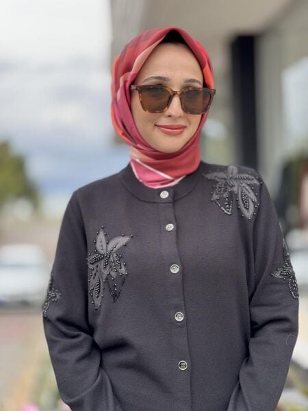 Tığ Triko Çiçek Aplikeli Triko Hırka HRK21746