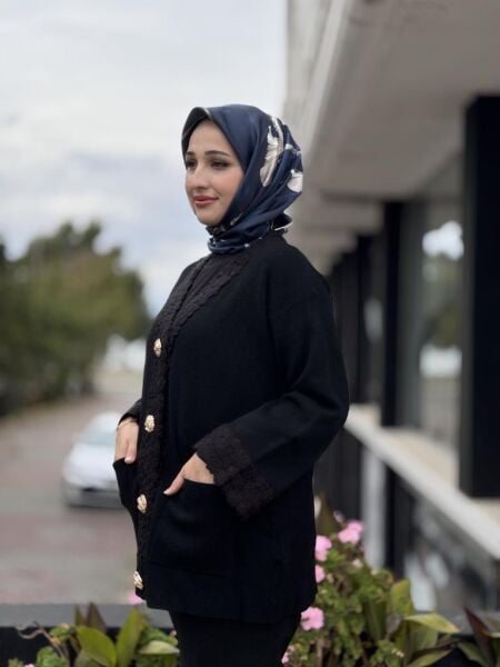 Tığ Triko Kol ve Pat Detaylı Düğmeli Triko Hırka HRK22009