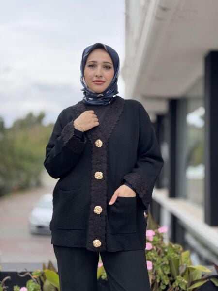 Tığ Triko Kol ve Pat Detaylı Düğmeli Triko Hırka HRK22009