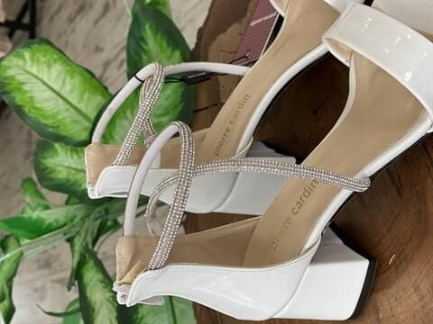 Pierre Cardin Bilek Bağcığı Taşlı Beyaz Rugan Kadın Ayakkabı  52215