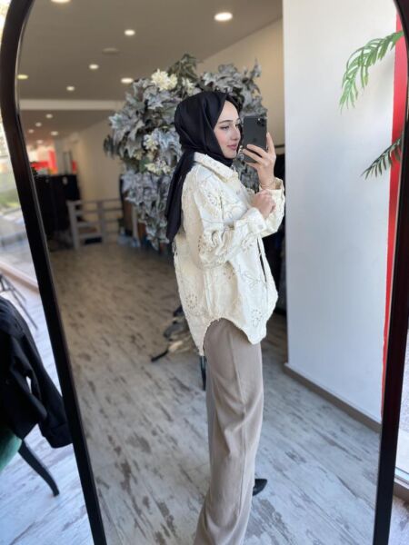 Ghisa Taş ve Nakış Detaylı Kot Ceket 3950