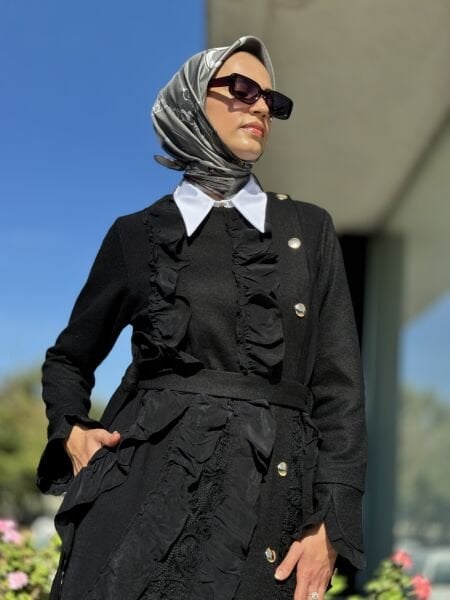 Misswhence Nakış ve İpek Fırfır Detaylı Ezme Keçe Siyah Pardesü 36500