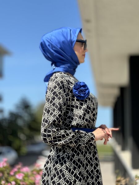 Almarwah Mavi Broş ve Kemerli Elbise 303764 40 - GEOMETRİK