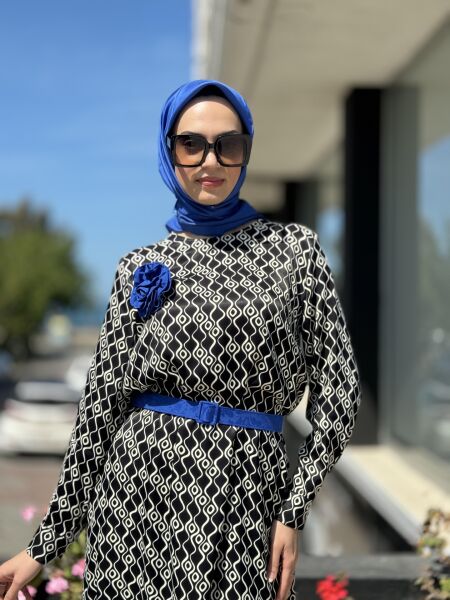 Almarwah Mavi Broş ve Kemerli Elbise 303764 40 - GEOMETRİK