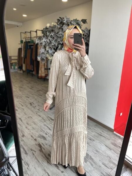 Almarwah Kendinden Desenli Jakarlı Biye Detaylı Elbise 303841