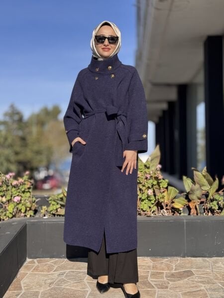 Ghisa Sırt Kapak ve Düğme Detaylı Kaban